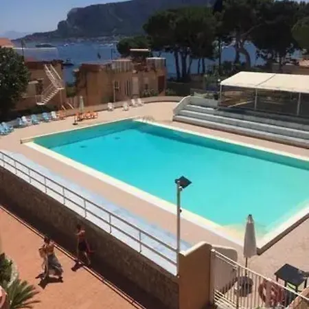 Apartment Ashur Mondello